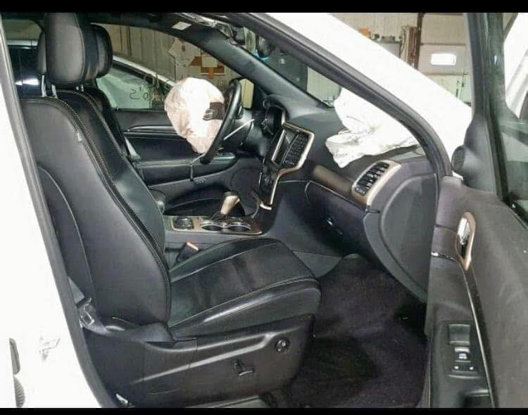 جيب 2017 لمتد فول
حادثها بالصور

مبدل جاملغين وبنيد بدون دواخل

باب صدر كلير 

جاهزه للاخير 

كير مكينه مكفول

حداده جديده

تايرات جدد

رقم جديد سنويه 2030 باسمي

المكان البصره القرنه بني منصور

212 وبيه مجال
***********
