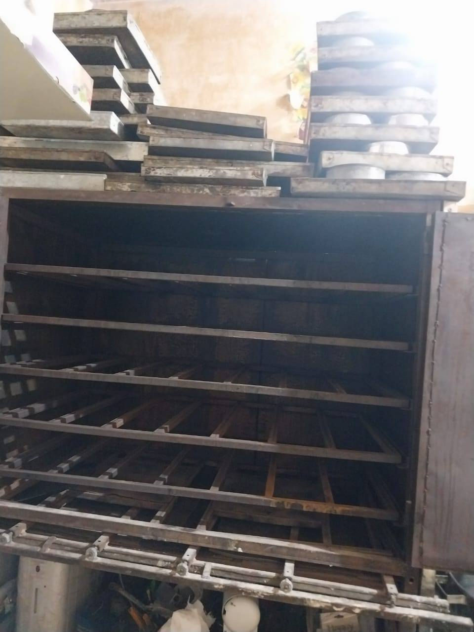 السلام عليكم
خلاط سوري 15 لتر+
فرن غاز خمس طوابق للبيع المكان ميسان 
الرقم ***********
ومتوفر ع الخاص
