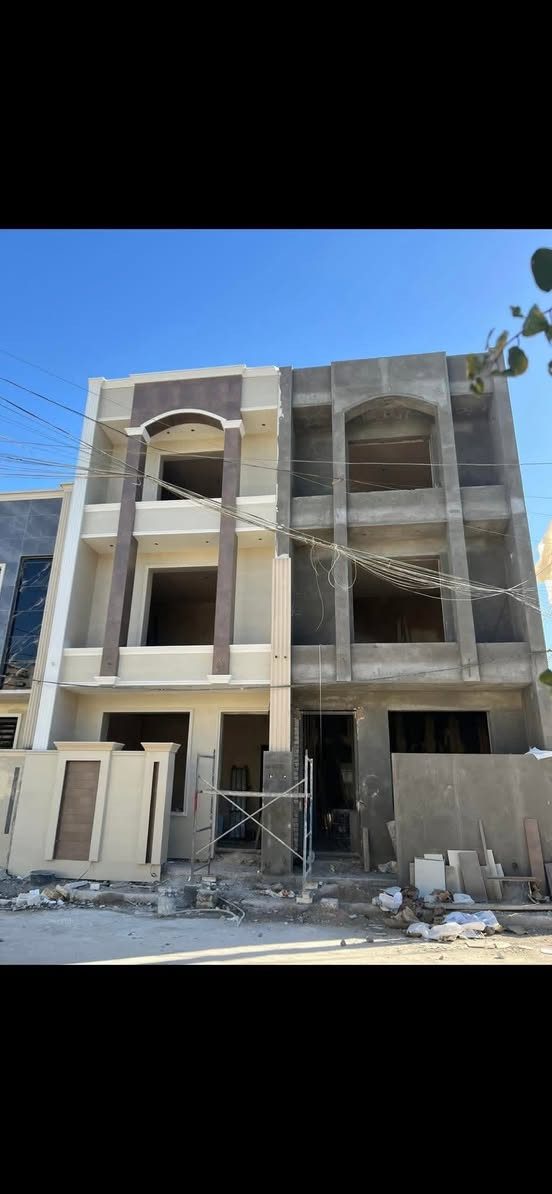 للبيع ٥٥عدد ٢تون ثلاث طوابق الموقع حي الجهاد المخابرات خلف شارع ٦٠ خلف جامع محمد رسول الله متكون من ٣غرف نوم صحيات ٢ صاله مطبخ منور للاستفسار *********** ابو علي مكتب الخالدي
