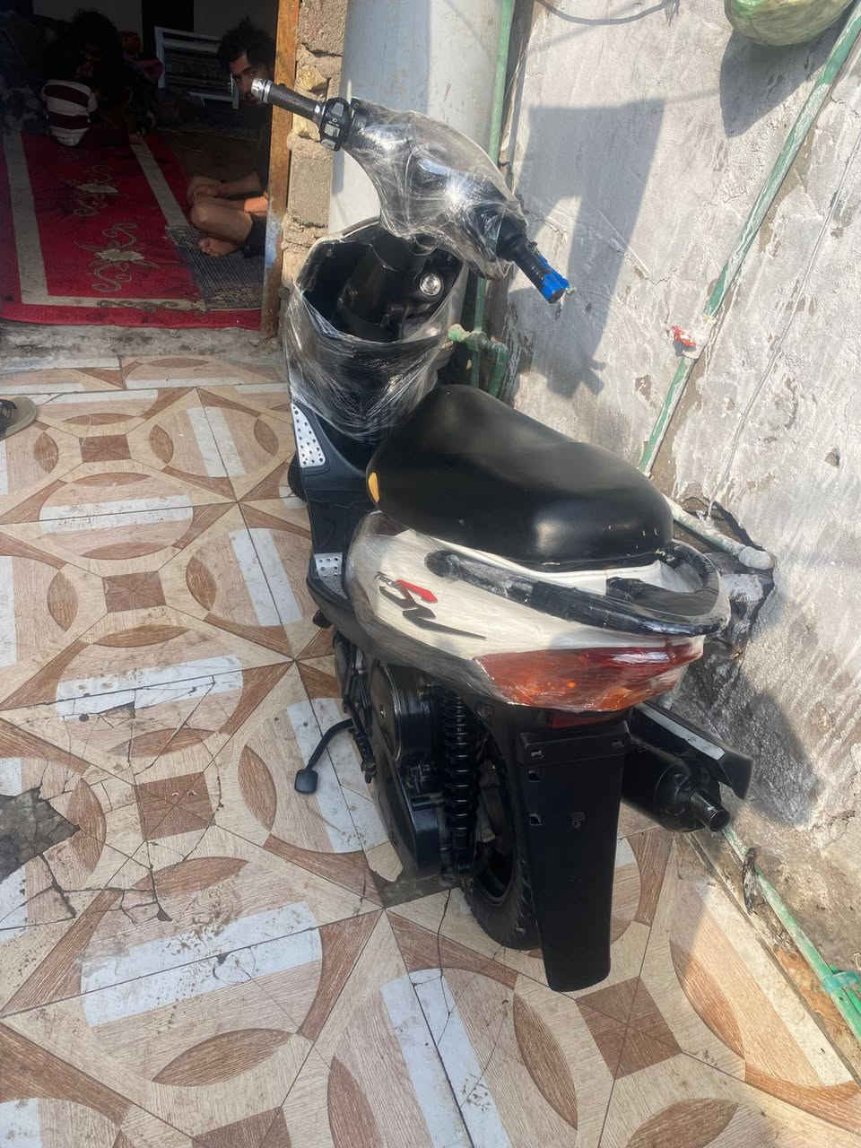 سلام عليكم دراجه ماكس عدله بوشه٤٩ بلاد كلجات رياضيه سلف رياضي قفل صندوك قفل ستيرن كهربأيات شغاله من لطول للطول  وبيها تزويد دبلات وتزويد شيال سعر 850 مكان حيانيه تأميم رقم لهاتف ***********
