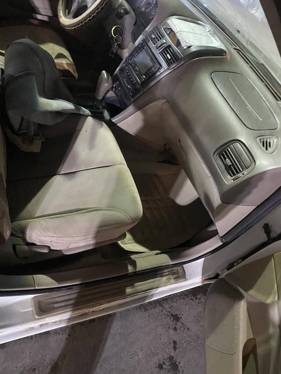 السلام عليكم للبيع  نيسان مكسيما مال مزاد كامله رقمهة ميكلف غير 260 الف وقرصهة واصل موديل 2008مكينه 6 
لاتنقيص ولا تبخير تبريد وجه كمبريسر لاطش سياره بلاديه يرادلهة ادامه غرفه جديده بدون نقص حساس بگ  بيهة طخة بسيطة بين البابين جهة السايق 
مكان السياره المسيب *********** السعر 43وبيها مجال للجاد بالشراء
