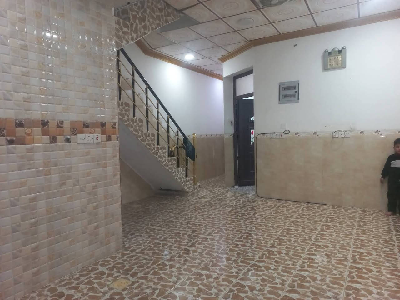 سڵاو هاوڕێیان خانویەکی زۆر جوان  مالي دؤست زه رورين بؤ فرؤشتن
 نایاب 
هەرزانی لای هەژارانە
خانووبۆفرۆشتن ڕووبەری 97متری دوقاتە
شوێنی کەلار مەجموعە
ڕێك دەکەوێتە نێوان مزگەوتی تەقواو ڕەوزەی پە پولەوە 
تەنها 5 دەقە لەمزگەوتی تەقواوە دورە
شوێنێکی خۆشە
خانووەکە فول کاشیە
نزیك دووسایدە ماڵی دۆستە     
نرخی ئەم خانووە تەنها تەلەفۆن بکەن 
ـــــــــــــــــــــــــــــــــــــــــــــــــــ
🍁🍂🍁🍂🍁🍂🍁🍂🍁🍂🍁🍂
بۆزانیاری زیاترپەیوەندیمان پێوە بکە
ژمارەکانی نووسینگە
***********
***********
***********
🍂🍁🍂🍁🍂🍁🍂🍁🍂🍁🍂🍁
نوسینگە مان لەکەلار و ڕزگاری
بۆ_کڕین_و_فرۆشتن_و_بەکرێدانی_هەموو_جۆرە_موڵکێک
خانوو_زەوی_شوقە_دوکان_باخ_دۆنم کەلار و ناحیەی ڕزگاری و لــە گـشت گــەەرمیـان
🍂🍁🍂🍁🍂🍁🍂🍁🍂🍁🍂🍁🍂
ئێوەی بەڕێزیش گەر موڵکتان هەیە دەتانەوێ بیفرۆشن
یان دەتانەوێ بکڕن یان بەکرێی بدەن  یان بەکرێی بگرن ئەوا دەتوانن تەواوی زانیاریەکان
ناونیشانی تەواوی موڵکەکەت،
چەن وێنەیەکی موڵکەکەت،
نرخی گونجاوی موڵکەکەت،
بنێرن_بۆ_پەیجەکەمان
🍂🍁🍂🍁🍂🍁🍂🍁🍂🍁🍂🍁🍂
