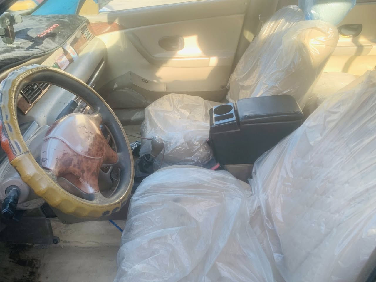 شلام عليكم  من رخصت صاحب لكروب 
سمند للبيع موديل 2010كامله مكمله صدر كهربائيات تبريد 
غرفتها حلوه مشيها حلو سعرها 29$وبيها مجال مكاني دوره شارع ميكانيك استفسار ***********موجود بي واتساب.
