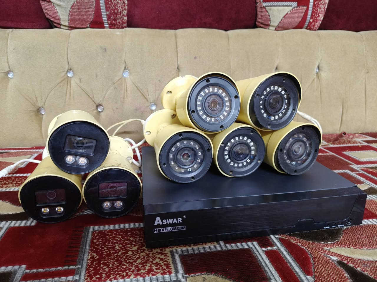 السلام عليكم من رخصه المدير للبيع منظومه كامرات نوع اسوار 5 ميكا 8 جنل هارد تخزين  واحد تيرا سعره 150 ألف سكن بغداد تليفون واتساب ***********
