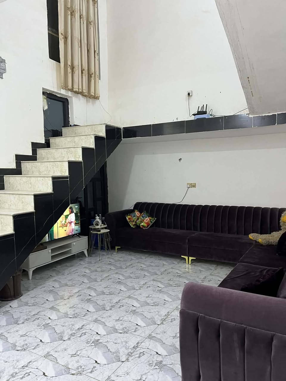 مساحة البيت 150
واجهه 6
نزال 25
زراعي سند 25
عكاده يحتوي على طابقين
الطابق الاول صحيات داخليه وخارجيه مطبخ غرفه واستقبال وصاله
الطابق الثاني كامل هيكل كهرباء ومي ومجاري 
يحتوي على غرفتين وصاله وصحيات

للاستفسار على الرقم 
***********📞
***********
