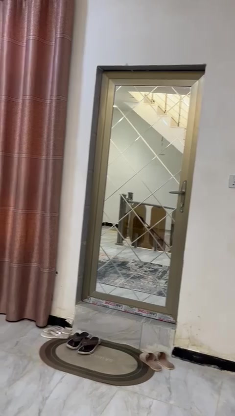 /// على بركة الله ///
بيت زراعي  للبيع 
المساحة/ ١٧٠متر 
التفاصيل/ طابقين 
الطابق الاول/غرفتين نوم  واستقبال ومطبخ وصحيات وصالةوكراج
الطابق الثاني/ ٤غرف نوم وصحيات وصالةوبيتونة وسطح
الخدمات كاملة/ تبليط ومجاري وماء  كهرباء
العنوان /الزعفرانية. الاربع شوارع .خلف افران الحلفي .كاع علي مكلف
السعر ١٩٥مليون قابل للتفاوض
للاستفسار مراجعة مكتب دلالية المصطفى للعقار الزعفرانية الاربع شوارع خلف ماركت اللؤلؤة مجاور أسواق القبس اوالاتصال او مراسلة واتس اب ***********او***********


**إذا كنت صاحب هذا الإعلان وتريد حذفه لأي سبب، رجاءا أرسل رسالة إلى الدعم الفني**