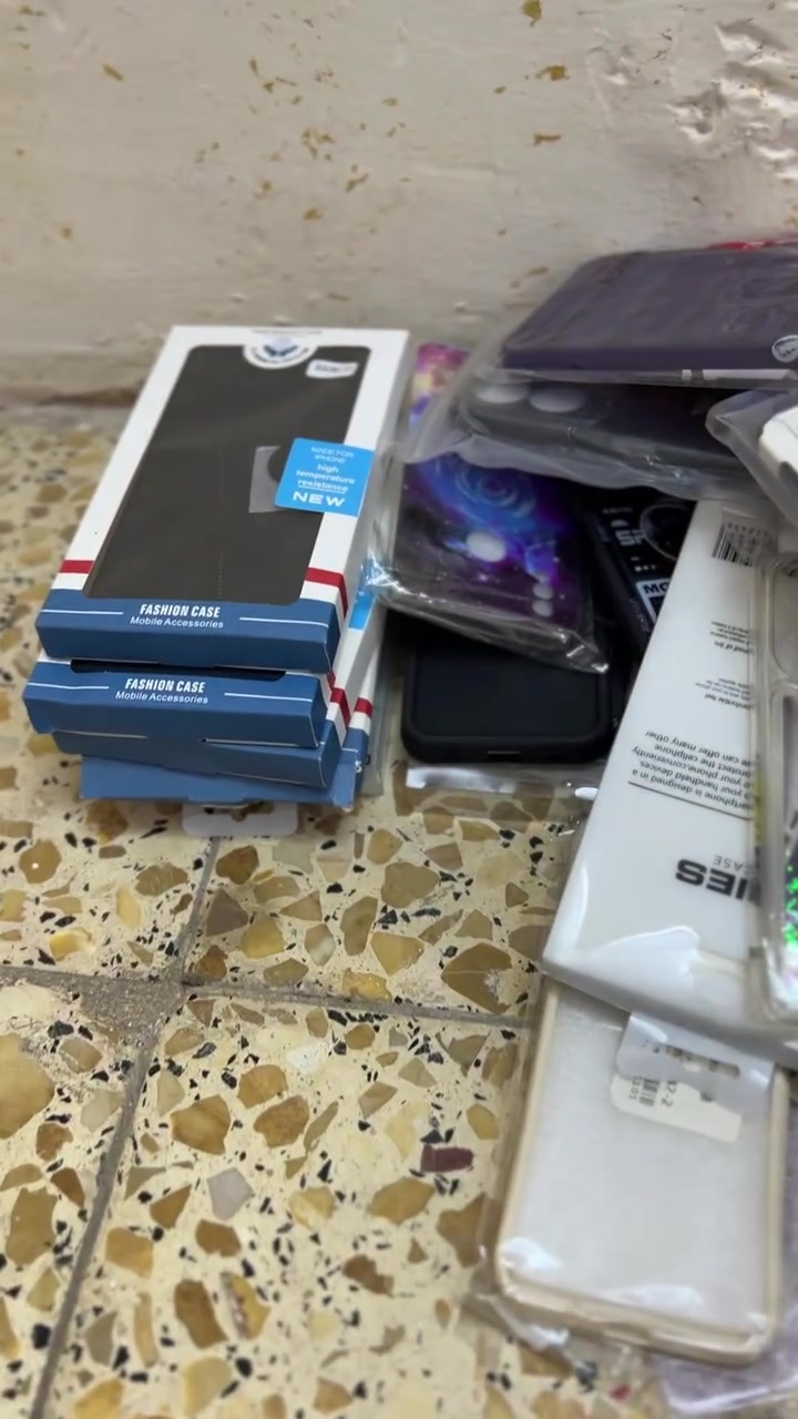 سلام عليكم عندي كفرات جدد اكو بجيس واكو بكج عددهن 100قطعه قيم واخذ رقمي متواجد واتساب***********
