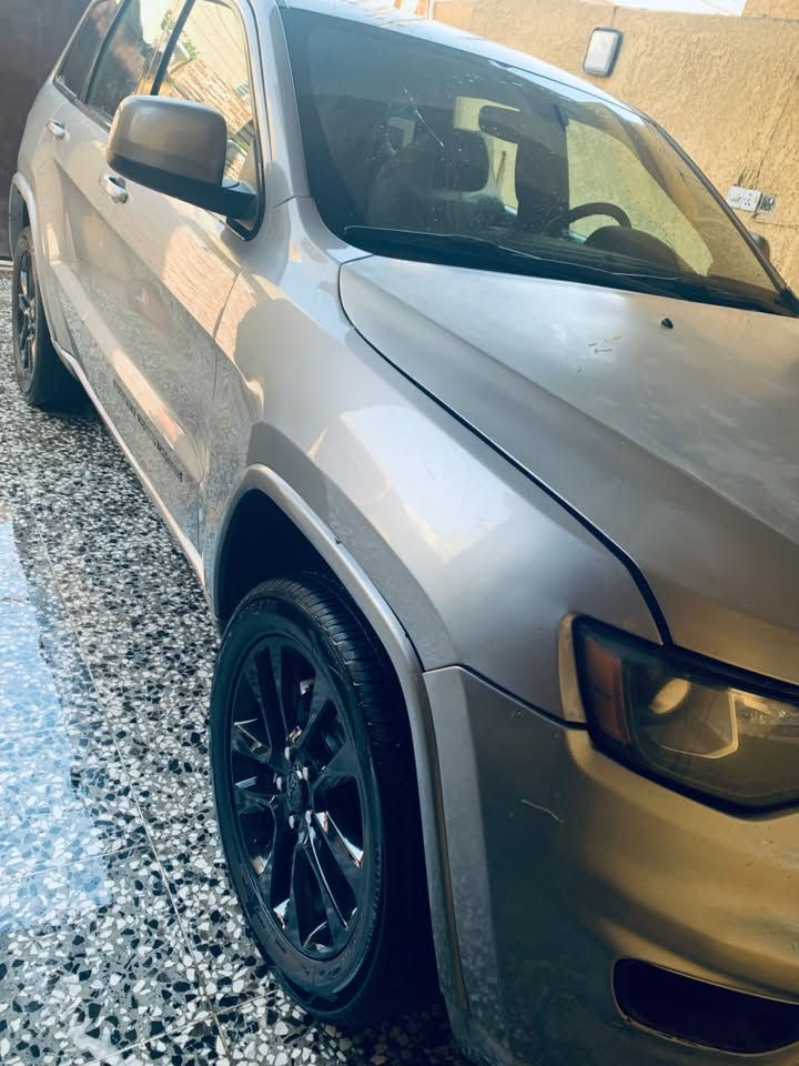 جيب بلاك توب موديل 17
رقم بغداد بسمي 
حجم المكينه V3600
حساسات ورادار خلفي 
كشنات جلد وشامو كهربائي
شاشه جبيره 
نظام ايكو  وسبورت 
نظام مانع لانزلاق
بصمه صندوكً كهربائي 

سياره نضيفه مال بيت 
رجأً لمو شراي لا يتصل 

السعر 175 وبيها مجال شراي يتصل واتساب
 مكاني بغداد ***********
