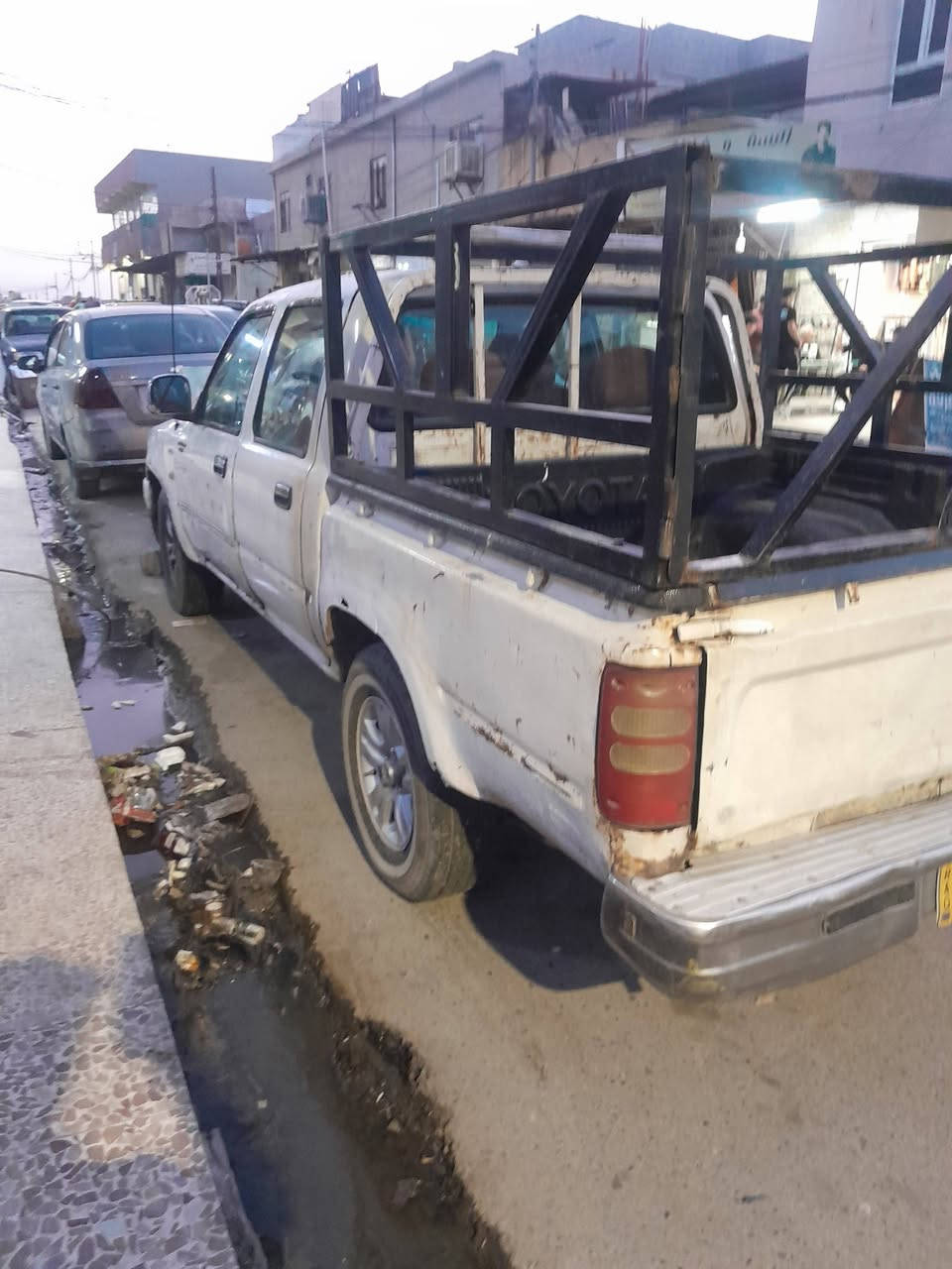 السلام عليكم عندي بيكم دير للبيع موديل 2006 كير محرك وينجي توماتيك باسمي مشروع وطني سنويه لغايه 2027 السعر 35 وبي مجال للاستفسار الاتصال على الرقم(***********)
