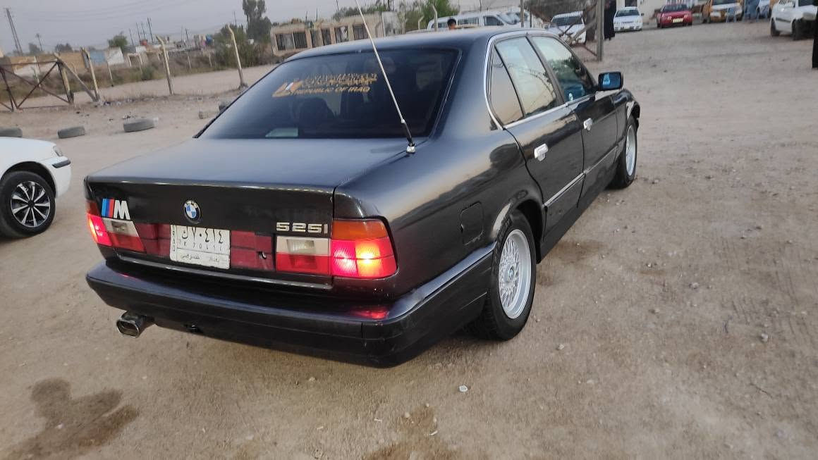 بي ام دبليو 88 للبيع اومراوس مكنة اوكير  محور فيفتي 3000تبريد ثلج حدادية او تخم تايرات خير من اللة سيارة جاهزة مديل 88  حجم 535 مكفولة كفالة عامه مكان ابو صخير نجف رقم موبايل *********** سعر 55 النجف, العراق

