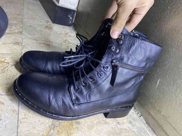 السلام عليكم 
بوت جيرمني الماني موجود ختم بي 
قياس 42
لون اسود 
سعر 35 الف 
مكاني بغداد بلديات 
رقمي *********** اتصال او مراسله واتساب 
يوجد توصيل بغداد و محافظات
