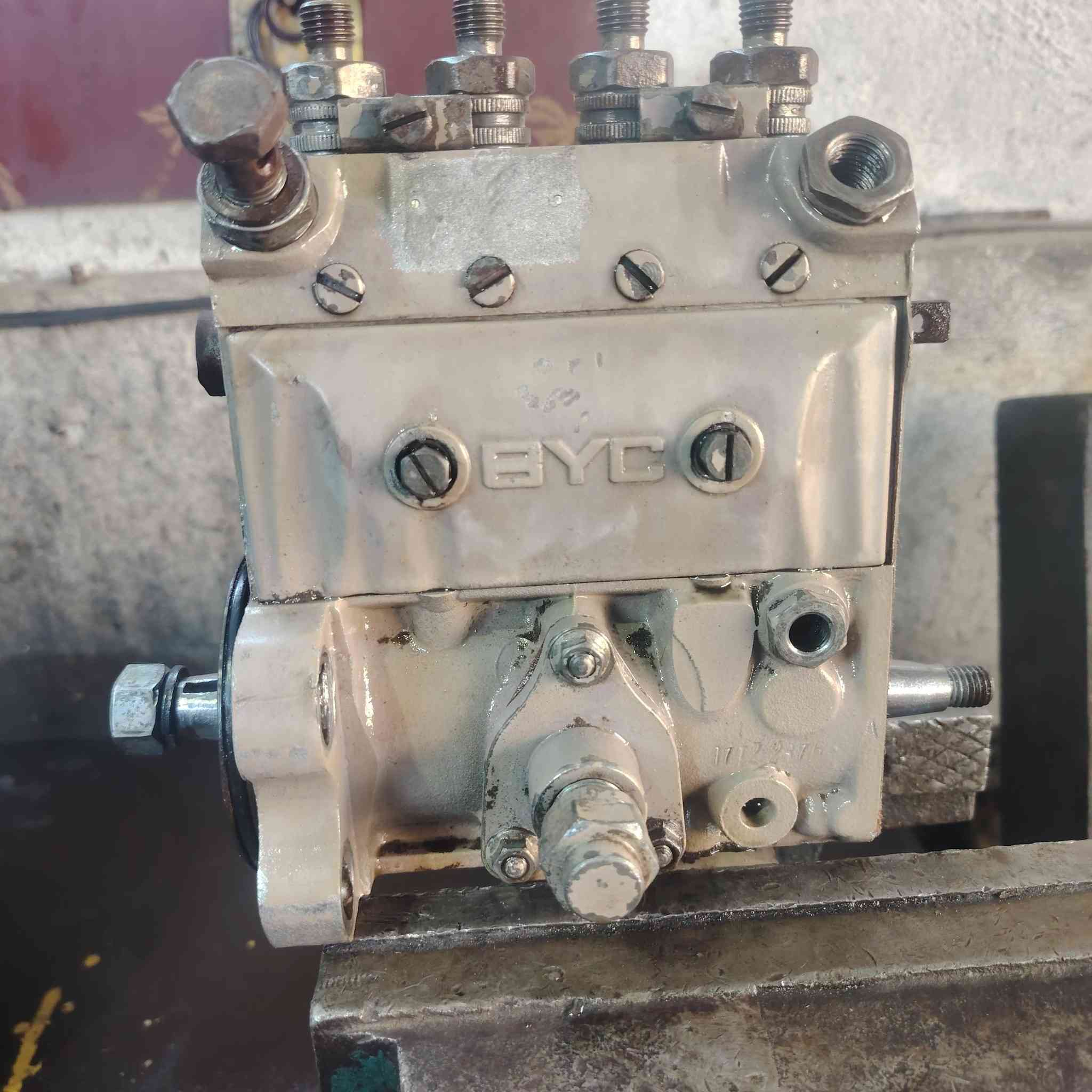 للبيع بم كاز محرك كمنز ٤سلندر ***********
