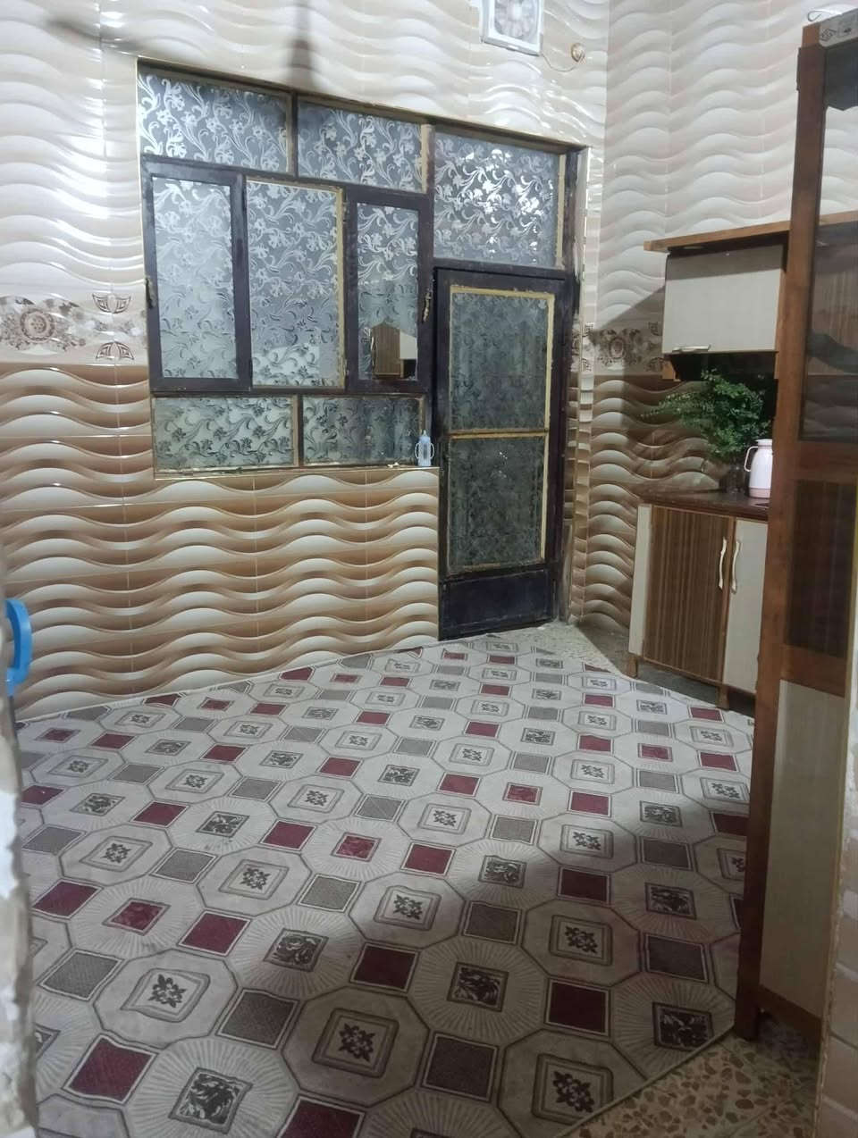 سلام عليكم بيت البيع المساحه ٢٨٠ البيت ٢٠٠ متر القطعه ٨٠ غرفتين وصاله وستقبل ومطبخ وصحيات العنوان كربلاء طويريج الكوي ***********
