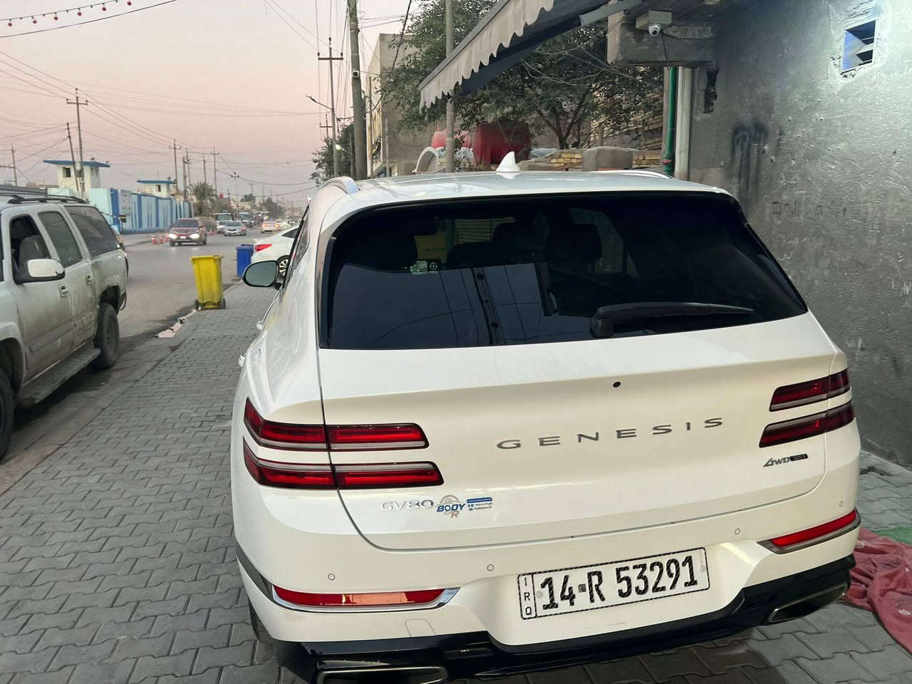 السلام عليكم سيارة جنيسيس GV80للبيع
رقم انكليزي
بدون حادث فقط غرق جوة الكشنات مالايحات السيارة
السعر 3شدات و 90ورقه
الاستفسار واتساب 
***********
***********
محرك توين تيربو 
مواصفات السيارة برستج فول فول مواصفات
كشنات كهربائيه السائق و الراكب
حساسات خلفيه 
كامرة اماميه وبل مرايات الصفح وكامرة خلفيه
كير 8نمر 
ستيرن كهربائي
