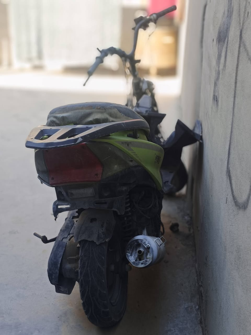 سلام عليكم شباب ماكس سكنس صيني مكينة140فول شلعة مابي أي عيب مكينة جديدة بس يرادلهة ترتيب بس كابريتر وبلك ومقرات وشوية نواعم رايدهة ب75رقم ***********
