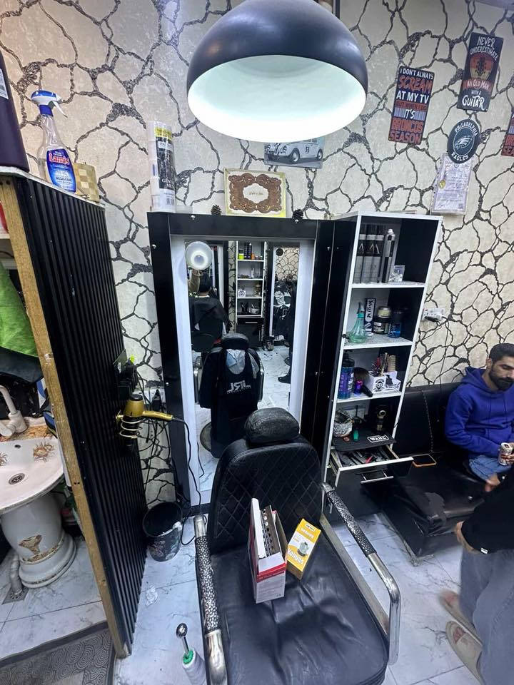 سلام عليكم فاترينه عدد4ومرايه عدد 4 مستعمل اخو جديد سعر نار ب 350بيه مجال توصيل موجود تصل ع رقم موجود ***********عنوان البصره حكيميه
