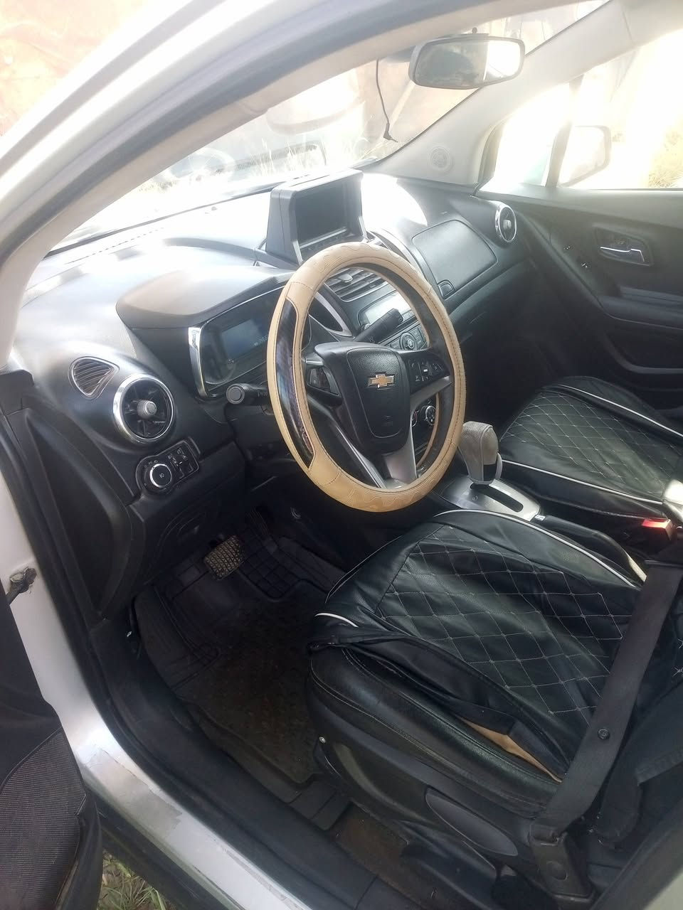 سياره للبيع موديل 13 مكينه حداديه تخم تاير تبريد مكان السياره بابل عنانه علما ان السياره باقي على التحويل 6اشعر  سعر75 بيه مجال قليل الإتصال ***********
