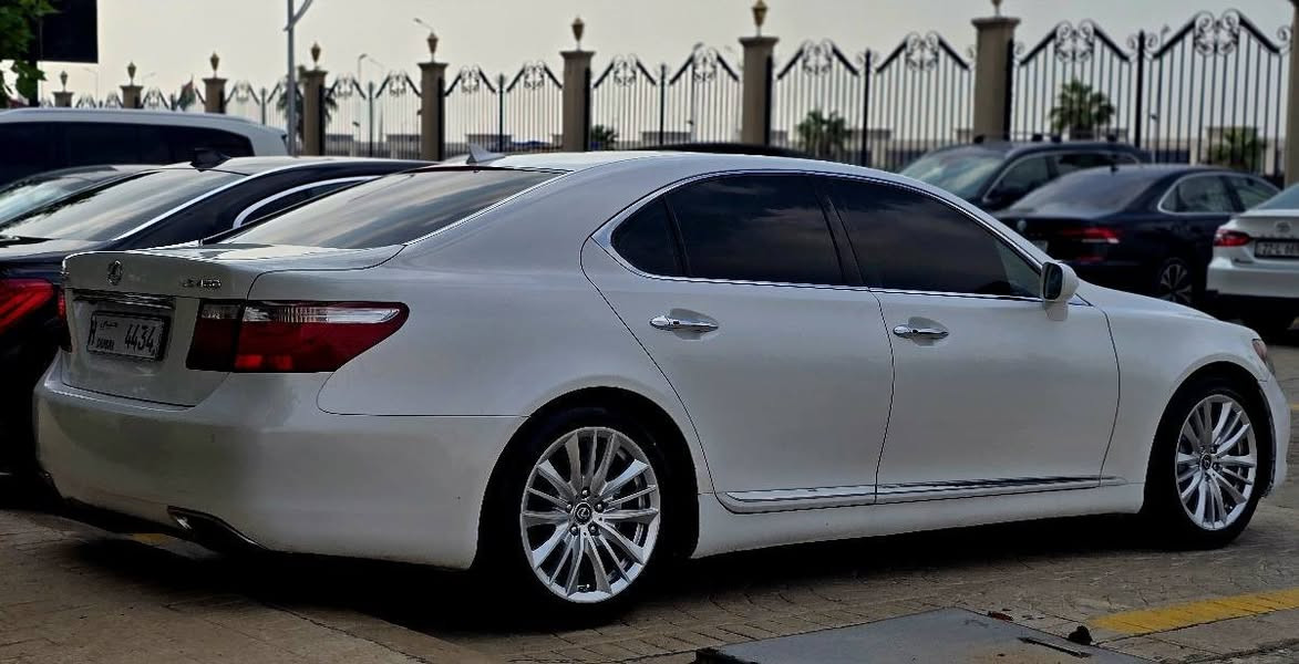 لیگزز مۆدیل 2012  مواسفات قەپات قەپاتی v8 گیرو مەکینە بەشەرت سەیارەکە دوبەیە بە  بۆیاخ دوو بارچه بە شەرت مالی مەدەنی  موسو بڕاوە بەشەرت 
گیر تۆماتیک
 ده گا شه فت
بەسمە 
گوشین ساردو گەررم 
سوکان هیتەر 
بریک بەسمە
٣ مۆدی لیخورین
پەردە کارەبایی
شاشەو کامیرە
تەبرید لەمس
گوشین کارەبی و سیاحی
گوشین خەزن
ئاوینە شەفت هتد……..

قەپات قەپاتت مواسفاتە 
گۆرینەوەش دەکەم لەسەر دل گرتن
سەیارەکە زۆر زۆر خاوینە  سعر 95 وەرەقە دەکەم گەر موشتەری تەلەفون بکە لەخزمەتم شوین هه ولیر 
*********** أربيل, العراق
