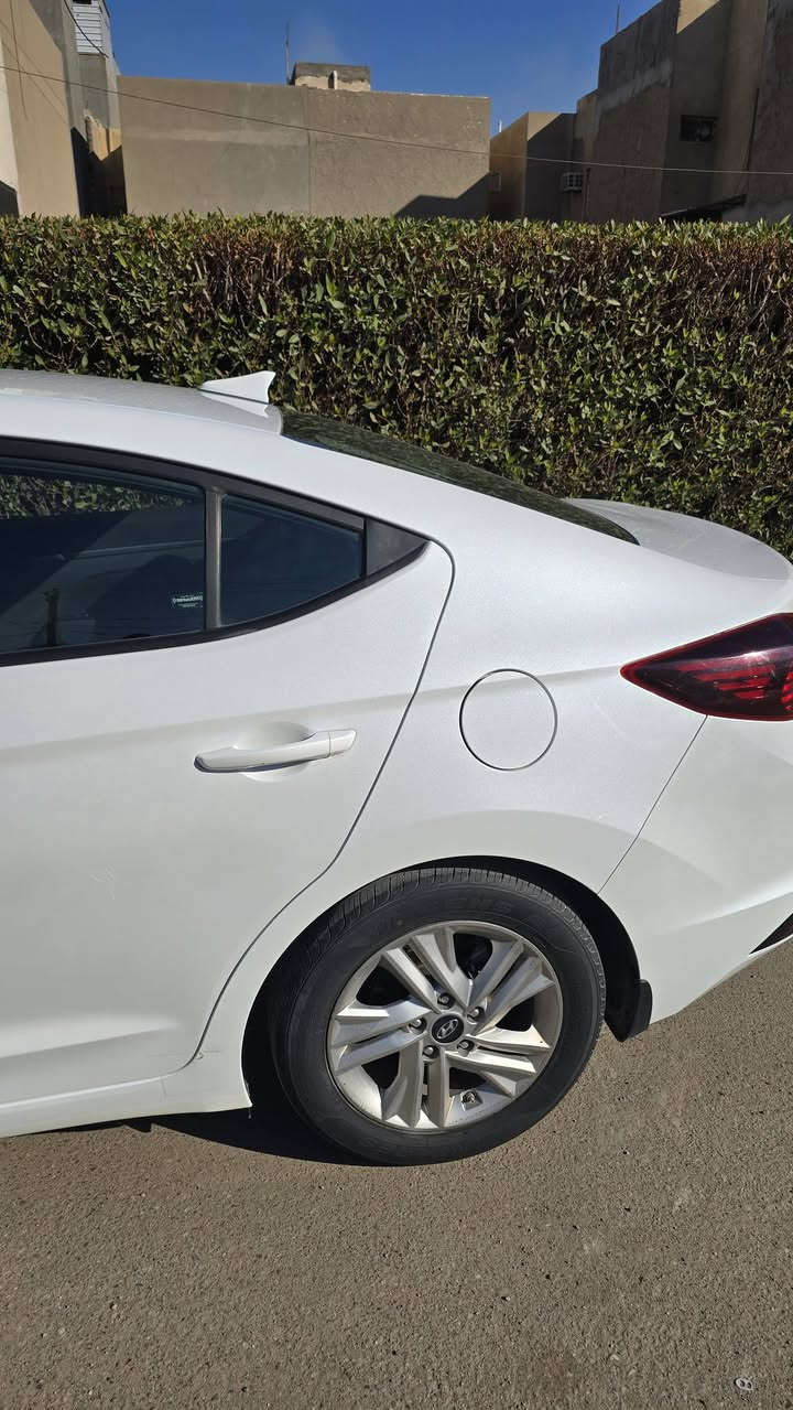 الانترا 2019 امريكي ماشيه 62 
كير محرك مكفول محرك 2000 دوش بلادي تخم تاير تبريد ثلج صدرها نضيف سياره جاهزه من كلشي سياره ضررها فقط بنيد 
باقي مكفول بدون صبغ السعر 137 بيها مجال للشراي 
الاستفسار *********** مكاني بغداد السيديه
