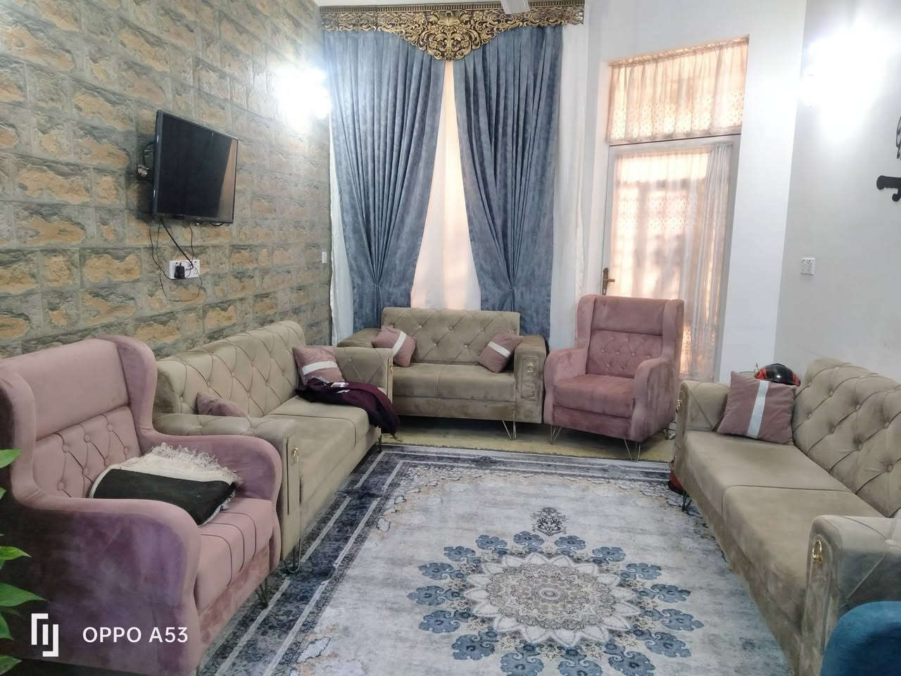 تخم 10 مقاعد نظافة 90٪ سعر 400 الف قفل حي الجهاد الامن الوطني بصف الديوان . ..... ‏‏‪0770 887 3922‬‏
