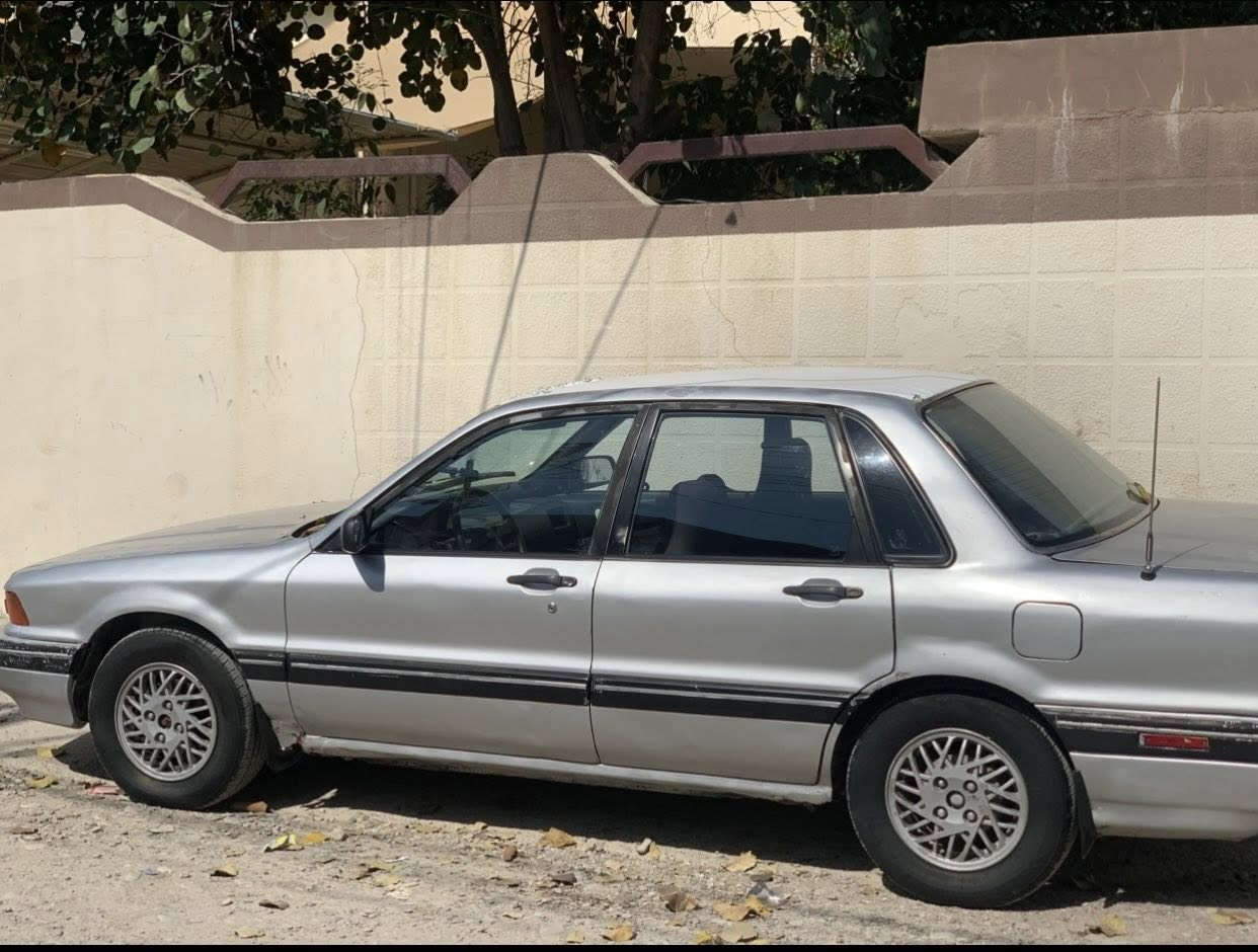 بەناوی خوا
فرۆشتن 

مسیوبۆشی گلاند ڕەنگی سلفەر 

مۆدێل ١٩٩٠

مەکینەو گێڕ سۆناتای لەسەرە لۆکە بەشەرتی فیتەر کابلێتەرە ماشا اللە بەنزین هەر ناخوات 

کارەبایاتی هەموی  مەزبوتە  لایتو  بەگلایتو گێجو  گەرمیو فلچەو  هەموی مەزبوتە  

تەجیلو  مکەبەرەی شاز 

چوار تایەی لۆکم بۆ بەستوە   سەدرو هەموی تازەیە مەسروفی تیا نیە  سولفو دینەمۆو  پاتری لۆکم بۆ بەستوە   کابلێتەری ئەوروپی دەرەجەیەکم بۆ بەستوە دەگەو سلف ئیشەکات دەعامی بۆ دەعامی هیچی پێوە نیە تەنانەت قرچیشی نیە  

سەنەوی ئەسلی خۆی لە گەڵە بەشەرتی حاسیبەو  ئەوەلیات مەزبوت   

٢٤ گڵاو تۆزێک مەعمەلە 

موشتەریت تەلەفونکە لە خزمەتتام 

شوێن کەلار 

***********
