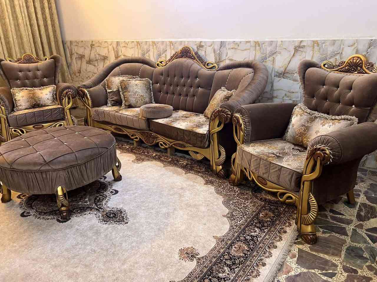 تخم زان 10مقاعد مع طبله وسطيه سعره مناسب مكان المنصور للتواصل ***********
