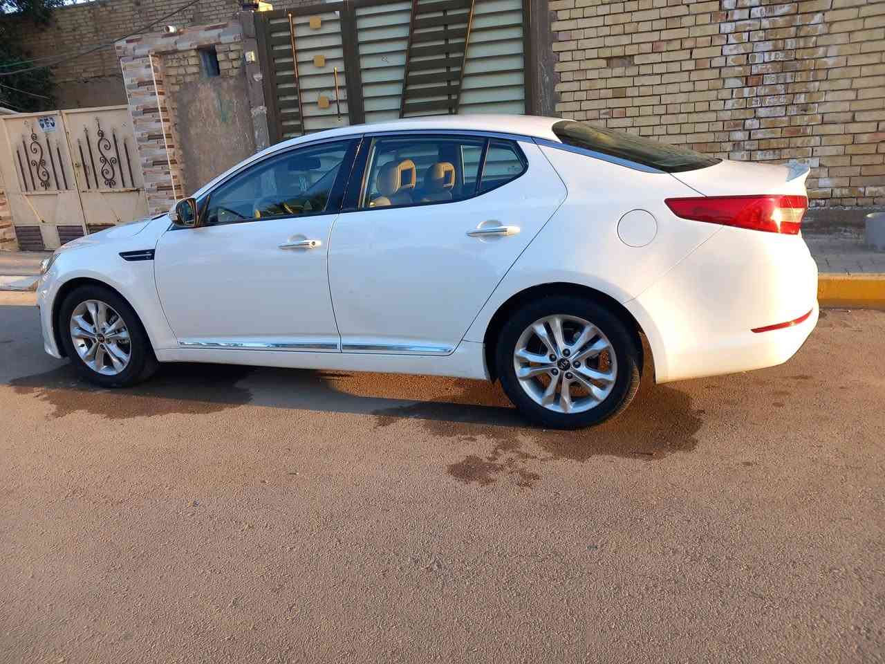 السلام عليكم
اوبتما وارد خليجي 
موديل 2013 رقم بغداد 
المواصفات

محرك 2000 لد امامي خلفي + حساس خلفي داخل صاج تبريد قطعتين لمس 
يدات نيكل داخل وخارج شفتات ستيرن تحكمات جهتين ويل 17 السياره كفاله عامه عده  جاملغ خلفي صبغ بدون دواخل والباقي كفاله السياره جاهزه من كلشي 
السعر ب123وبيه مجال بسيط
العنوان واسط نعمانيه 
موبايل ***********
***********
