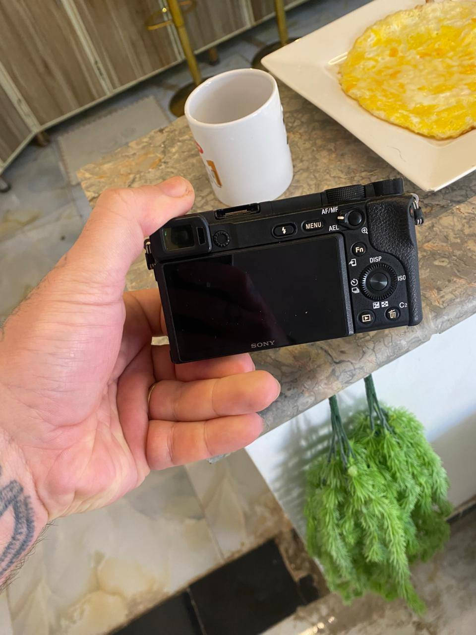 السلام عليكم شباب 
كامرة sony 6400   
مستخدمه  كلش قليل 
السعر 650 
  ***********
