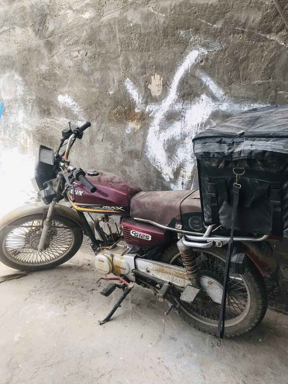 سلا م عليك سيفان البيعها على وضعها قيم وخذ خاص موجود مكاني بغداد قرب مجمع بسمايه


**إذا كنت صاحب هذا الإعلان وتريد حذفه لأي سبب، رجاءا أرسل رسالة إلى الدعم الفني**