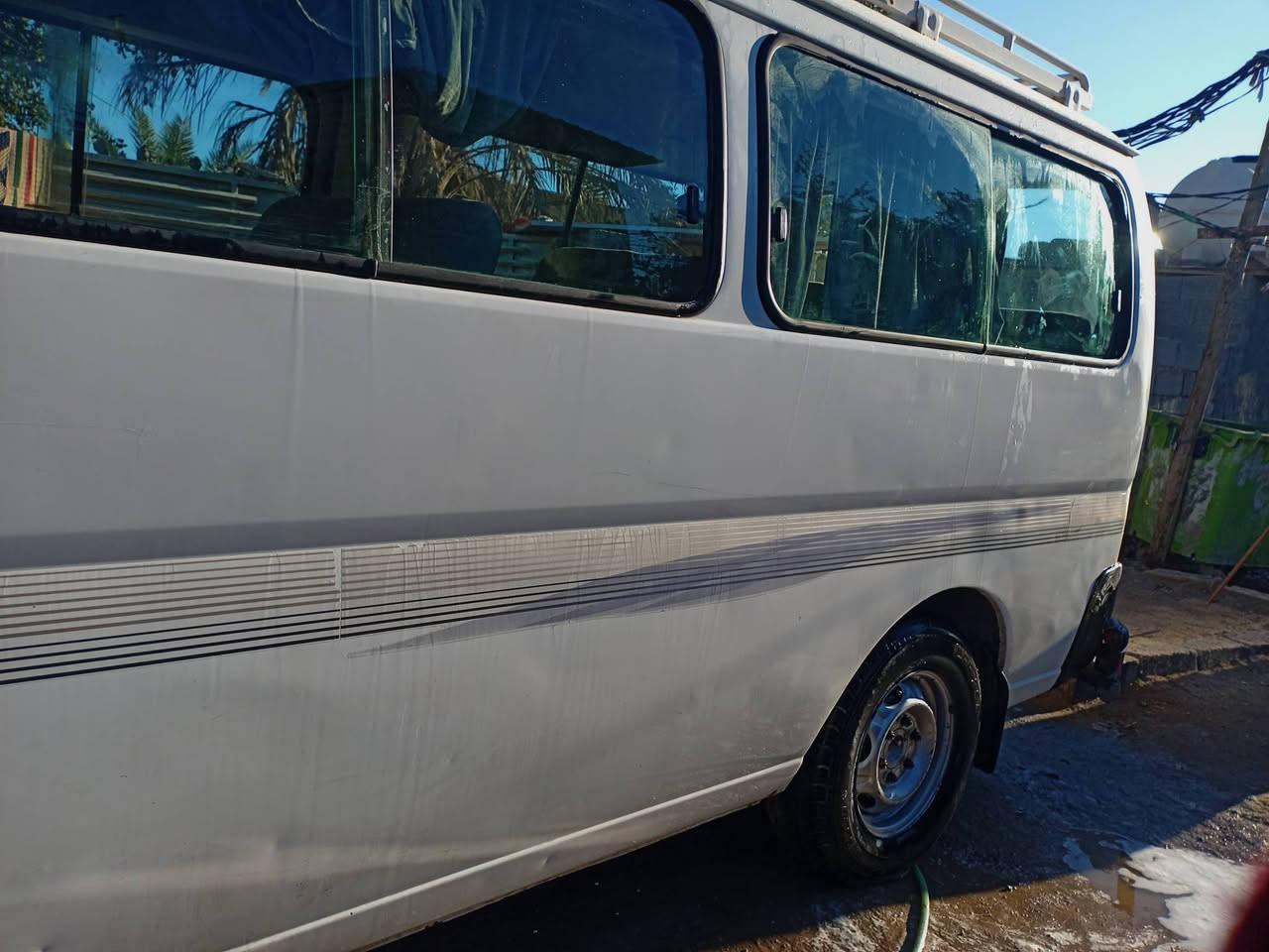 هاذا سياره نيسان للبيع السعر 135 كربلاء باب كهربائي دوشمه جديده ونظيفه السياره الرقم ***********
