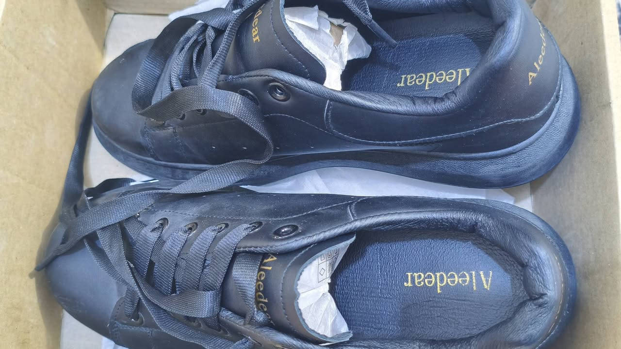 حذاء الزيادة المخفية في الطول (+7 سم) 👞🔝
تألق بمظهر أكثر طولاً وثقة مع هذا التصميم الفريد:

🔹 الطول: يمنحك زيادة مخفية بمقدار 7 سم.

🔹 الراحة: مزود ببطانة EVA مريحة ومصممة هندسياً للقدم.

🔹 الجودة: هيكل خارجي من الجلد الفاخر والمتين.

🔹 الأناقة: تصميم عصري يناسب الملابس الكاجوال والرسمية.

📦 متوفر قياس 46 ولكن القالب صغير يلبس قياس 42-44...

السعر: 25 الف + التوصيل 5 داخل محافظة كربلاء المركز

للاستفسار... ***********
