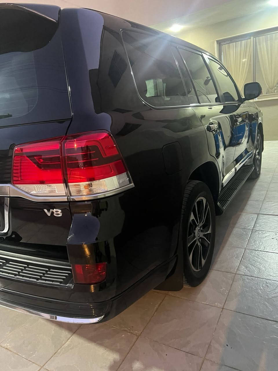 لاندكروز 2021 8 سلندر 4700
- رقم مميز 
- بيه موافقه تضليل بنسبه 80%
- ماشيه 125000 كم
 - بيه بارد اصبعين بالجاملغ الامامي واصبعين بالباب الخلف السائق 
مكانه بغداد العامريه
***********
السعر 55000
