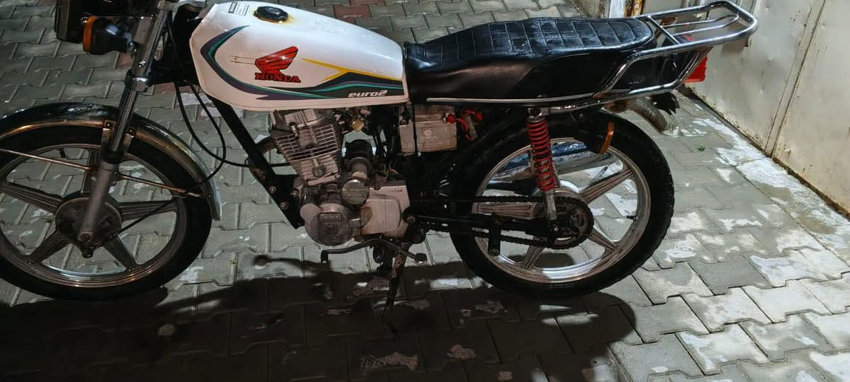 السلام عليكم دراجة للبيع
موديل ١٥ أوراق كاملة شرط الترقيم 
السعر خاص 
مكان ديالى بهرز برغة 
الرقم: *********** 
وموجود خاص
