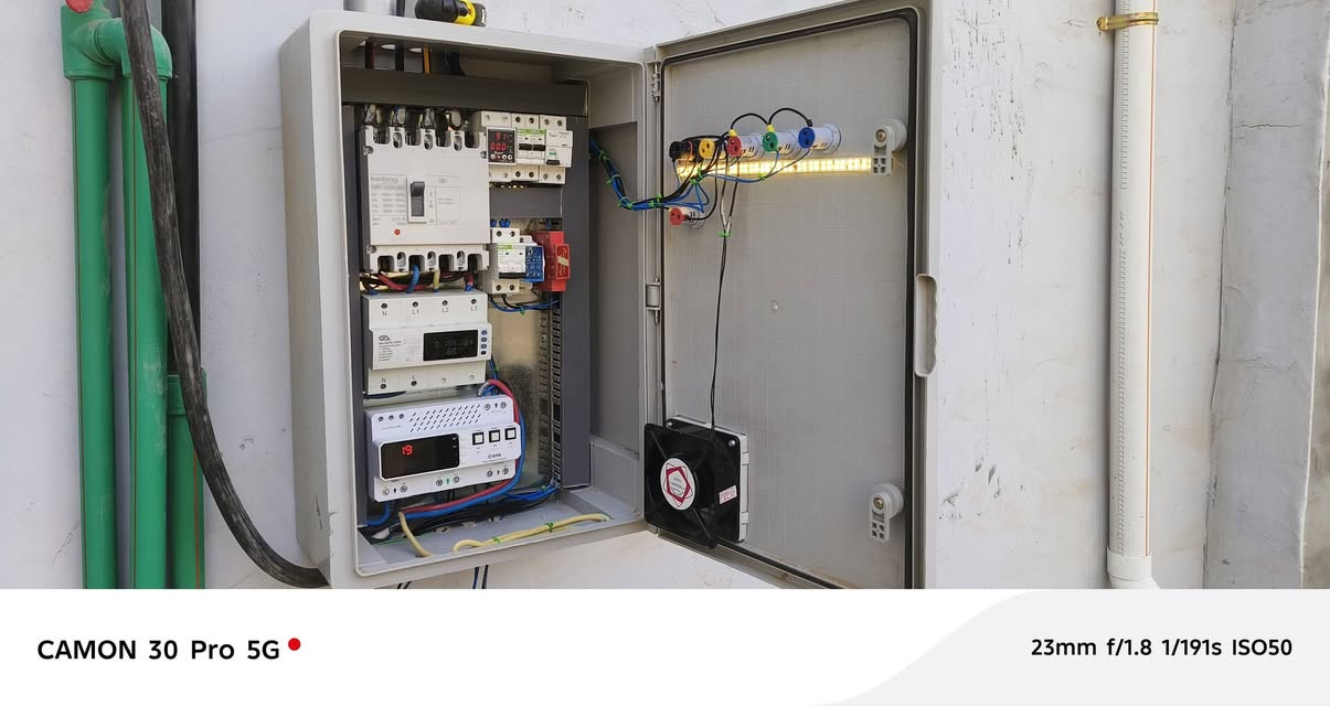 سلام عليكم
خدمات كهربائية متكاملة
تأسيس - صيانة - بوردات.
دقة في التنفيذ وسرعة في العمل.
العمل ديالى 
ابو عباس
لكهربائي
***********
