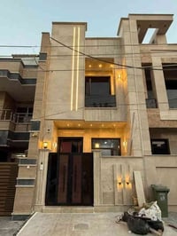 الضباط الحديثة • ٨٠م • واجهة مرمر