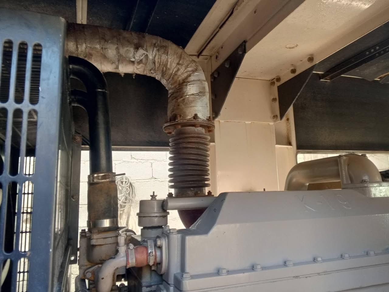 مولده كمنزجديد 6وربع k19توليد 600 كاتم انجكتر زيتي تشغيل اوتو شاشه مامشتغل بلعراق امريكي الاتصال ***********
