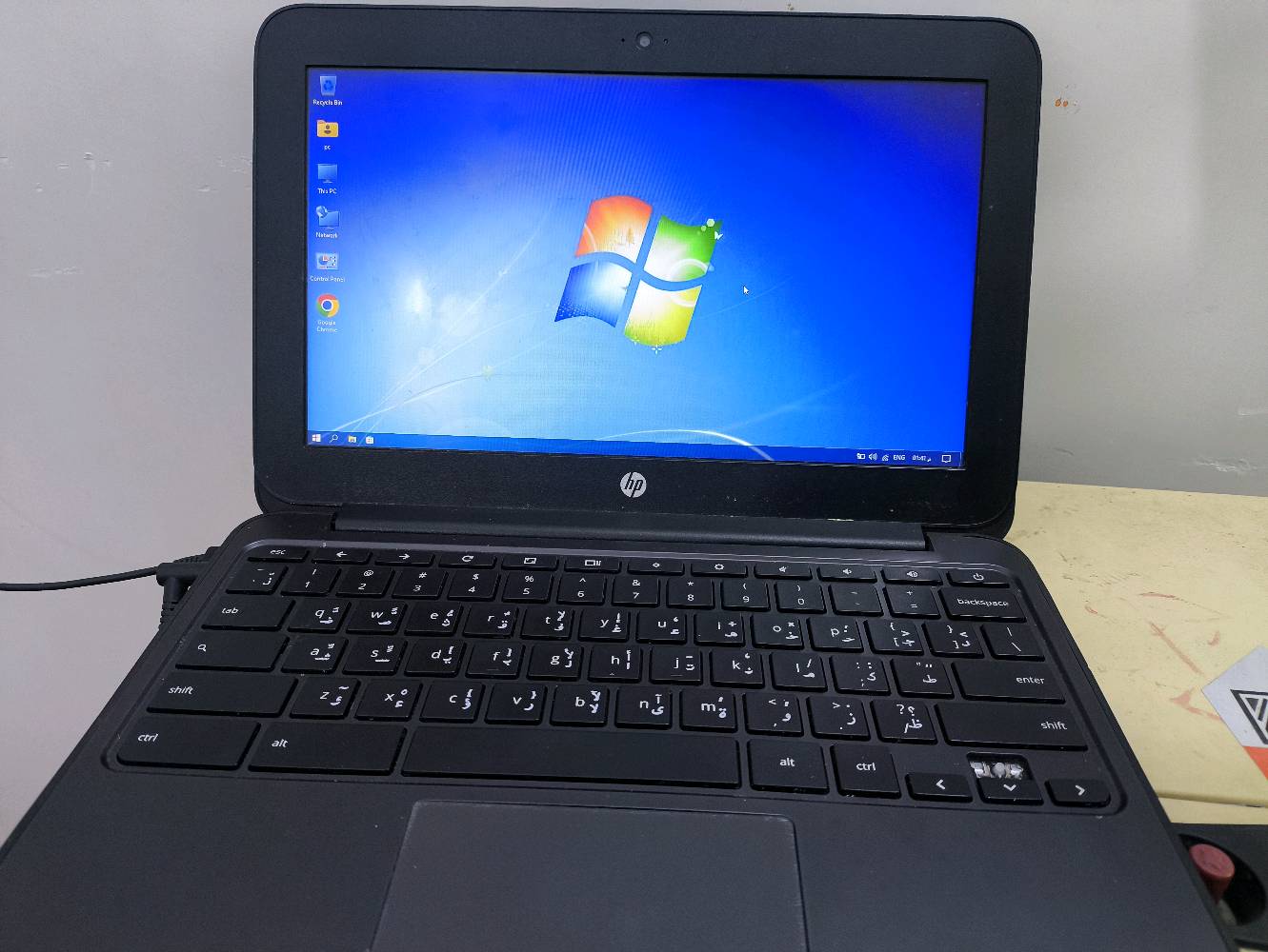 لابتوب كرومبوك 11 جي4 
موصفات 
النظام ويندوز 10 برو 
بطاريه تدوم 5.30 ساعات 
 المعالج انتل جيل ثاني 
و كرت الشاشه مدمج 
الرام 4 كيكا 
المساحه 14 كيكا 
الشاشه 11.6 بوصه 
العنوان النجف حي الزهراء 
و الكيبورد بيه زر رايح من اشتريته 
و يجي وياه شاحن و يستخدم للدراسه و ألامور المكتبيه 