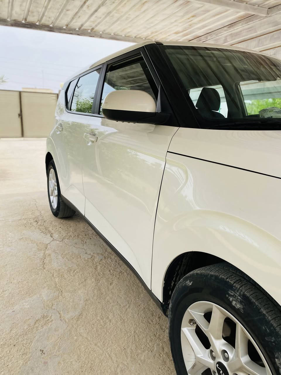 للبيع صول 2023( امريكي مكينه 2000)دوش  حادث جاملغات اماميه فقط بدون ايرباك  مواصفات مثبت سرعه / تحديد مسار /رادارات جانبيه واماميه /حساسات اماميه وخلفيه /اطفاء ذاتي /بريك ذاتي  /مثبت سرعه                        السعر 157وبيها مجال *********** صور الحادث مرفقه مع الصور
