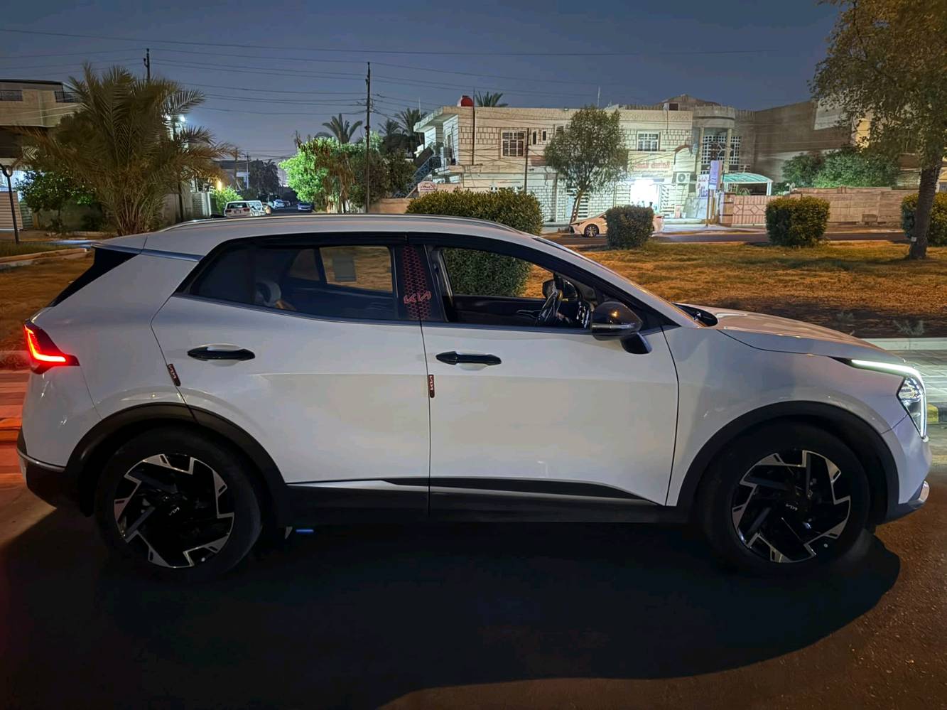 للبيع | كيا سبورتاج 2023 خليجي
🔹 موديل: 2023
🔹 محرك: 2000 CC DOHC
🔹 الممشى: 56000 كم فقط
🔹 رقم بغداد الجديد
المواصفات: ✅ بصمة تشغيل وبصمة أبواب
✅ تشغيل عن بعد
✅ شاشة وسطية طويلة
✅ أنظمة مساعدة على القيادة
✅ تحكم من المقود (ستيرن)
✅ شيفترات تبديل السرعة
✅ إشارات بالمرايا
✅ هند بريك إلكتروني (بصمة)
✅ حساسات أمامية وخلفية
✅ مقعد السائق كهربائي
✅ تدفئة المقاعد
✅ كروز كنترول (مثبت سرعة)
✅ زينون + LED نهاري (شكل X)
✅ أضواء خلفية LED
✅ إضاءة ترحيبية
🔹 السيارة نظيفة جدًا من الداخل والخارج، والمحرك والكير والشاصي بحالة ممتازة. 🔹 يوجد حادث أمامي سابق وتم إصلاحه باحتراف، وتقرير الفحص متوفر

رقم الهاتف / ***********
المكان بغداد / حي حطين 