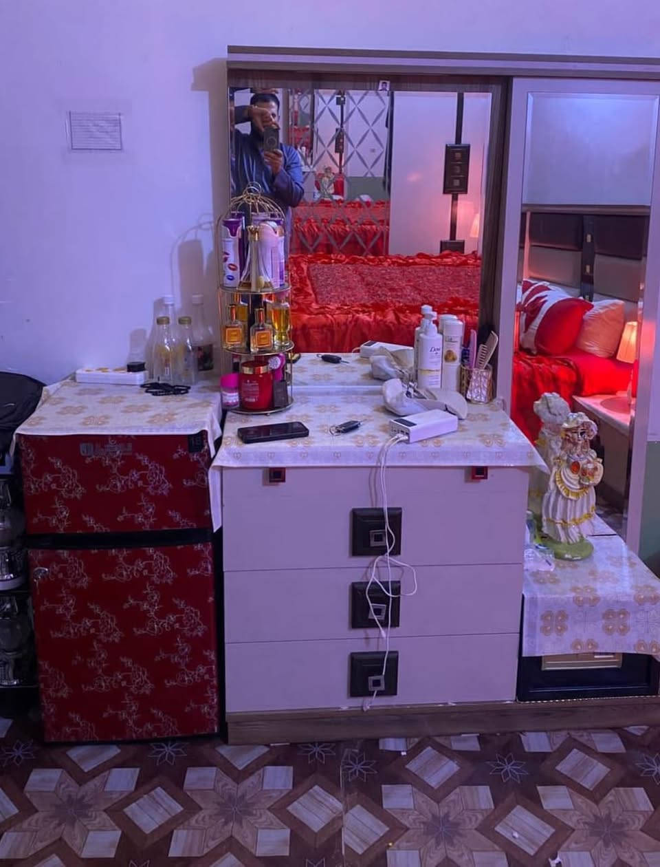 السلام عليكم غرفه تركي للبيع نظيفه بشكل 7 قطع مستعجلين ع بيعتها السعر ب٧٥٠ وبيها مجال شويه
للاستفسار الاتصال ع الرقم ***********
