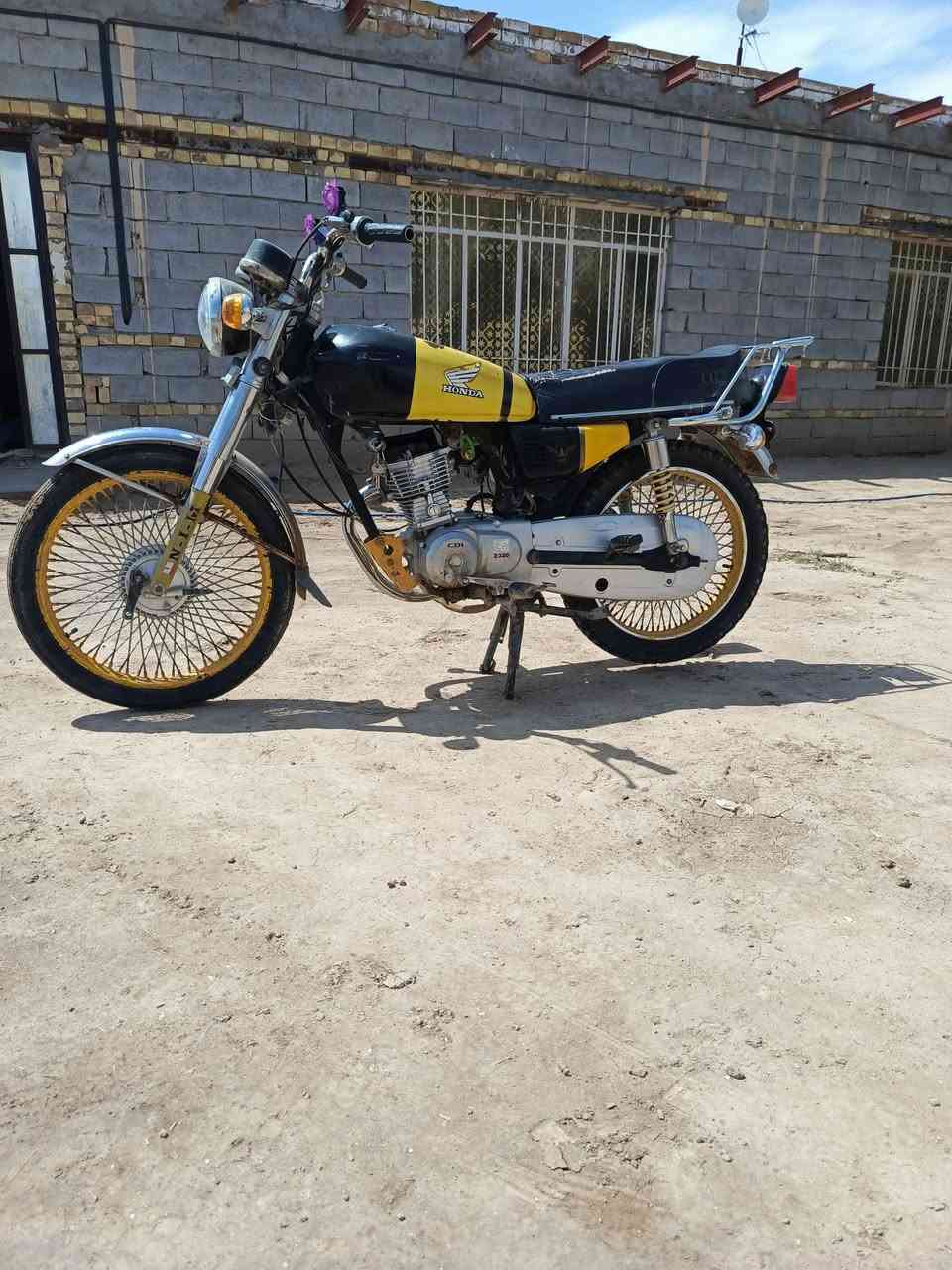 السلام عليكم.دراجه موديل 20 اوراق ماناقصه شي . السعر 550 بيه مجال قليل. او مراوس. مكان قضاء النصر


**إذا كنت صاحب هذا الإعلان وتريد حذفه لأي سبب، رجاءا أرسل رسالة إلى الدعم الفني**