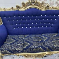 تخم ملكي • ١٠ مقاعد • ٣ طبلات