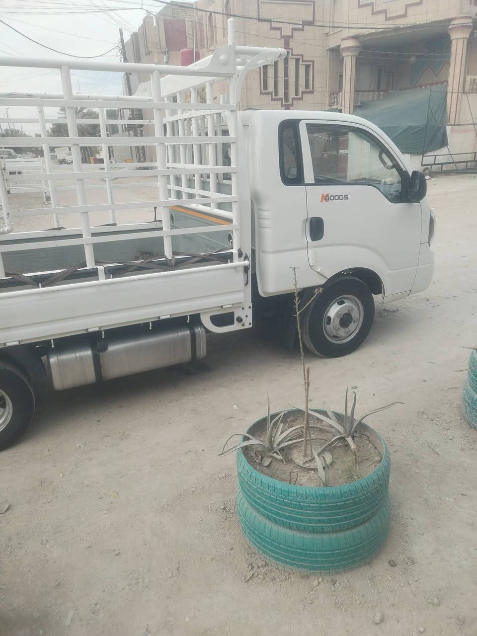 للبيع كيا فحل موديل ٢٠٢٣ سيارة جديدة جاهزة للعمل محور 14 ستد 27 تانكي120لتر السعر 188ورقة
ملاحظة السيارة تنباع بدون محجر ***********
