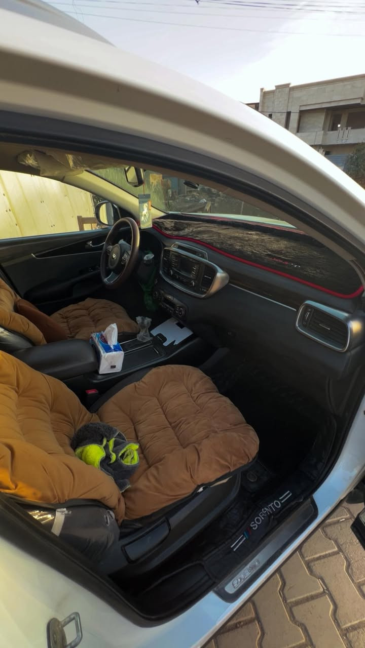 السلام عليكم   .. كيا سورنتو 2015 شكل 2020  رقم بغداد دولي ..فول مواصفات باستثاء البانوراما  7 راكب تبريد ثلاث قطع مكينة V6وكير حدادية خير من الله جديدة .. تخم تاير جديد 
السعر 200 وبيها مجال بسيط للشراي 

الاستفسار الاتصال على الرقم:***********
اتصال او واتساب 

العنوان : صلاح الدين : بلد
