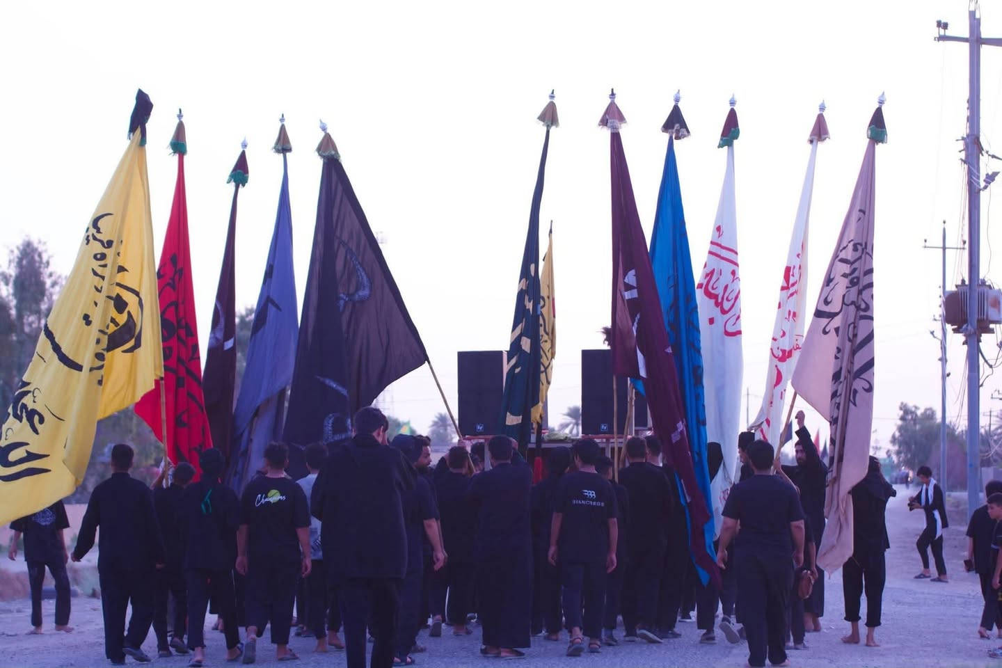 سلام عليكم إخوتي خدام الحسين رايات العدد 10 البيع رايات جدد مستخدمات قليل ماطالعات وهذ@إشارةة رقمي وبخدمتكم ‏‪***********‬‏
