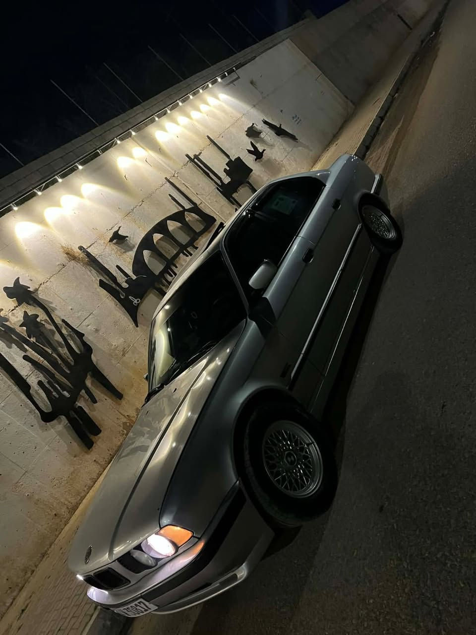 544🏴‍☠️v8     للجنايه 
  للبيع او مراوس سياره جاهزه مابيهه كل نقص كير عادي تبريد ثلج ❄️ حداديه تخم تاير غرفه جديده شرط ترايك 260 مكاني بغداد سعر ٧٩ 
***********
