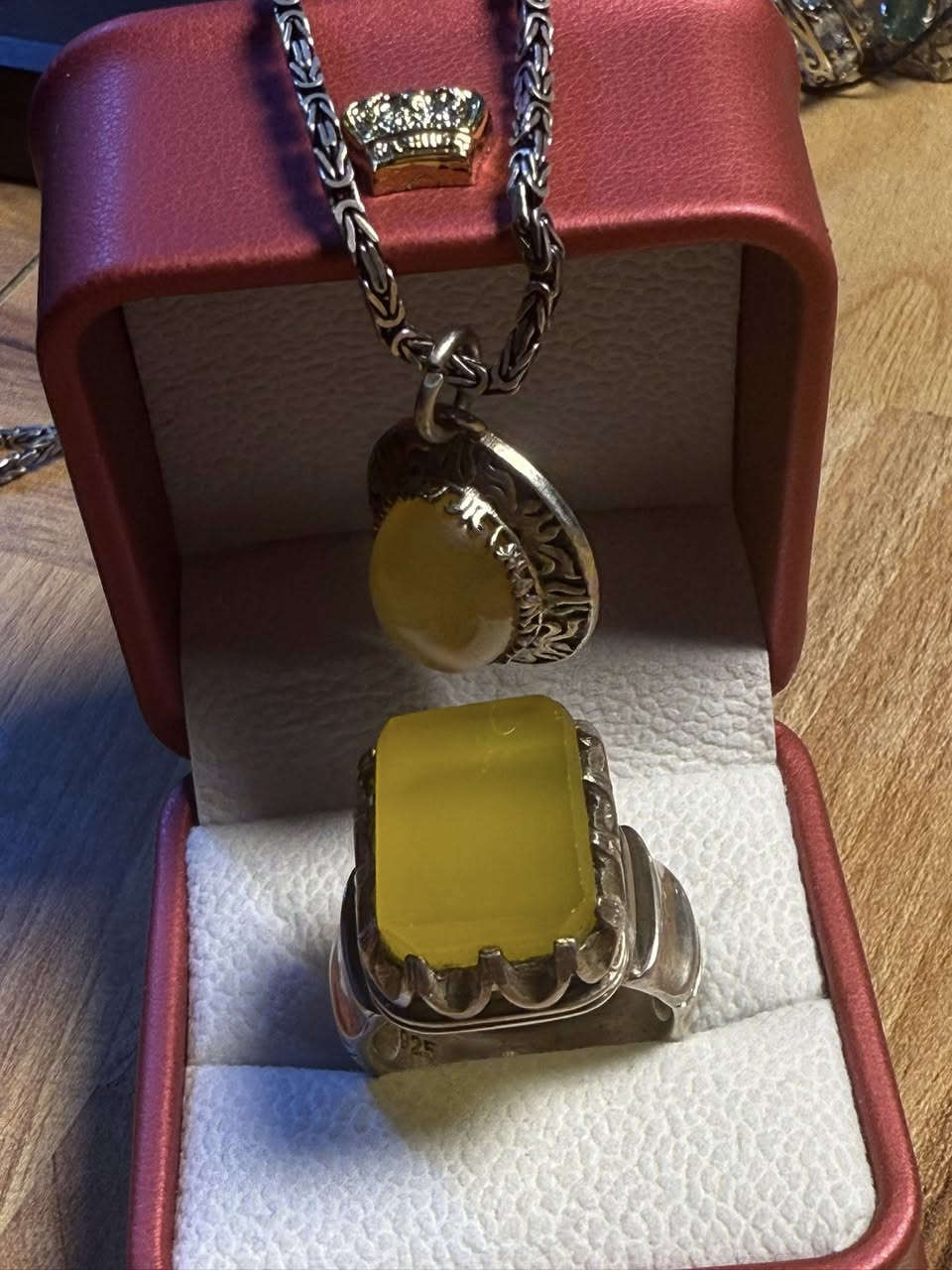 عقيق يماني شرف شمس
للحجر ***********
