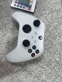 : السلام عليكم ورحمة الله وبركاته  للبيع Xbox Series S بحالة ممتازة جد...