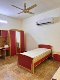 🛏️ للبيع - غرفة نوم نفر واحد مستعملة بحالة ممتازة! ✅ النوع: ماليزية أص...