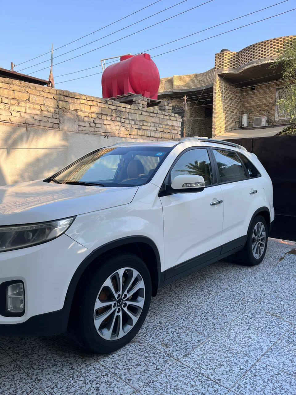 السلام عليكم 
سورنتو موديل 2015 خليجي  عدا بانوراما 

 سياره  كفاله عامه.
مواصفات السياره:
بصمة أبواب العدد 2 
كشنات كهرباء العدد 2
كشنات جلد 
كشنات اماميه تدفئه+تبريد 
حساس امامي+خلفي 
بردات خلفيه
3 قطع تبريد 
مكينة 6 سلندر 3500
لايت زنون+
سيارة جديدة وجاهزة من كل نواحي تخم تاير جديد سبير مانازل مكينة وكير وحداديه كفاله عامة رقم بغداد الدولي هزة جديدة شرط تحويل
مكان السيارة ((ميسان ))للاستفسار اكثر اتصل على***********‬‏  تحياتي
